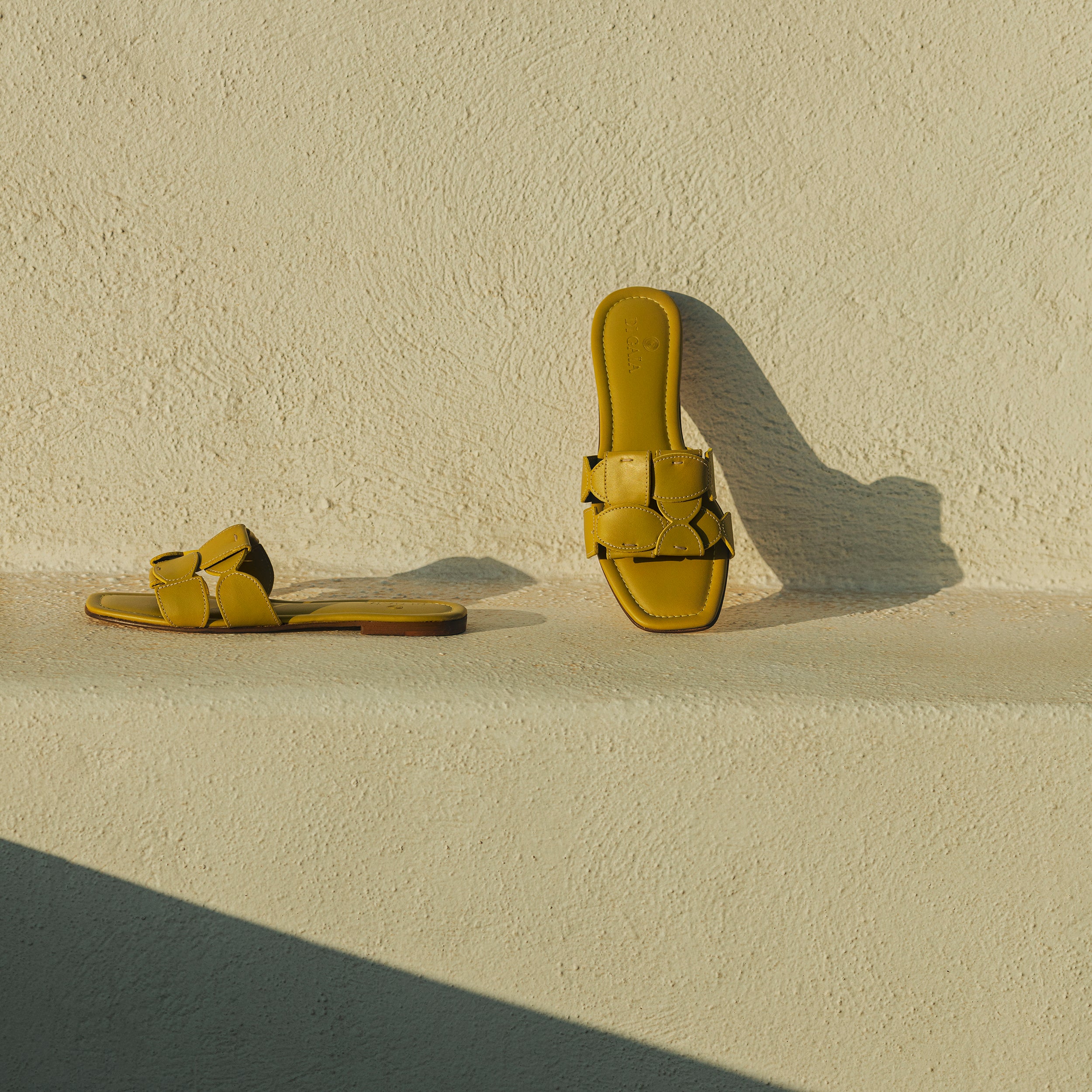 TOTEM LEATHER SANDALS