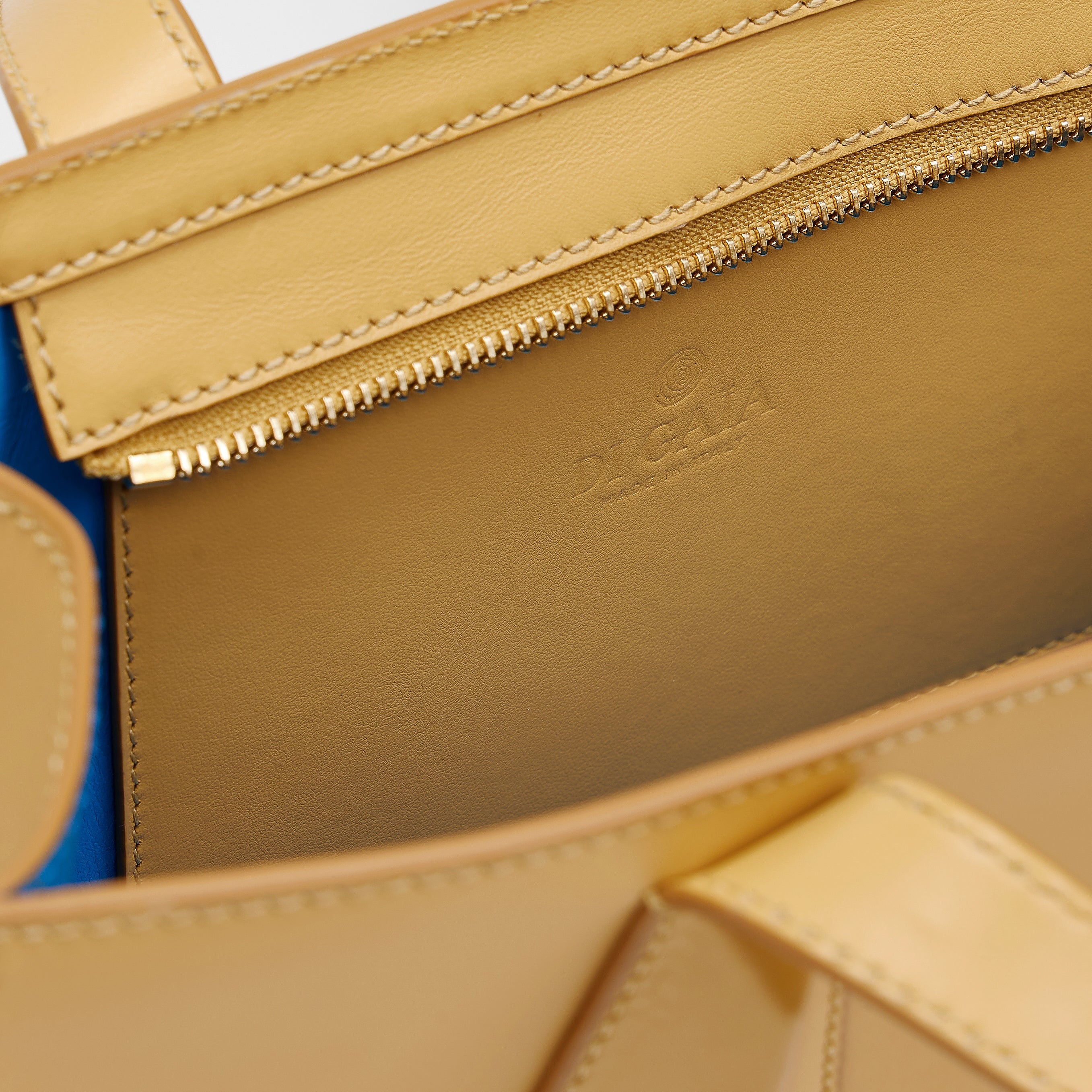 N Ó S E LEATHER TOTE