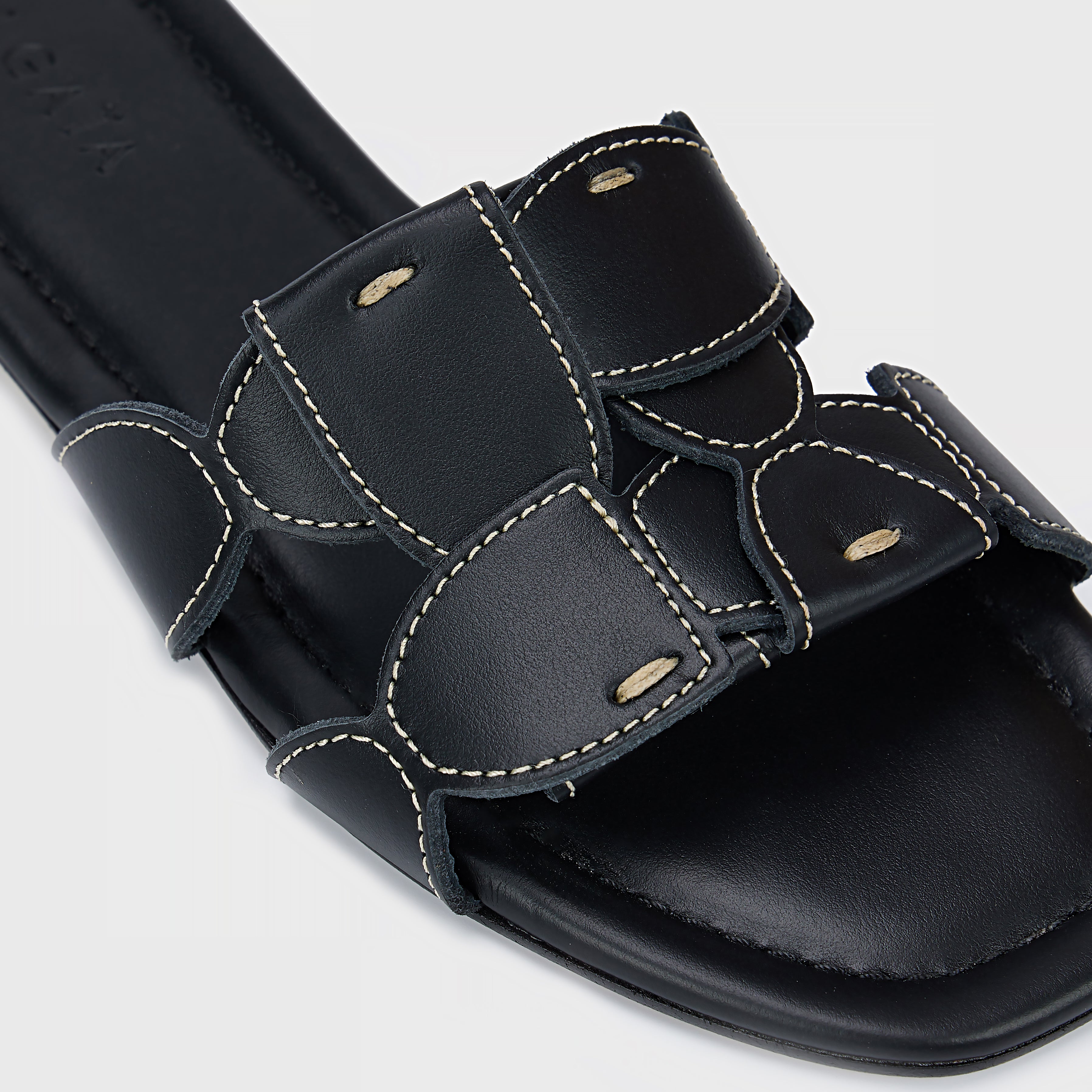TOTEM LEATHER BLACK