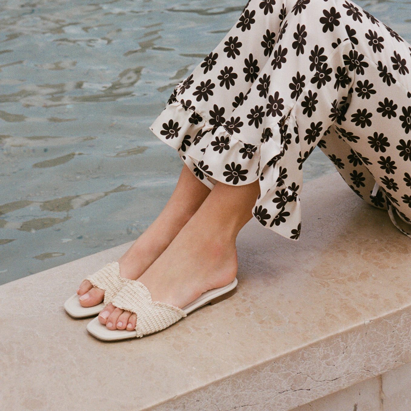 LUCIA RAFFIA SANDALS