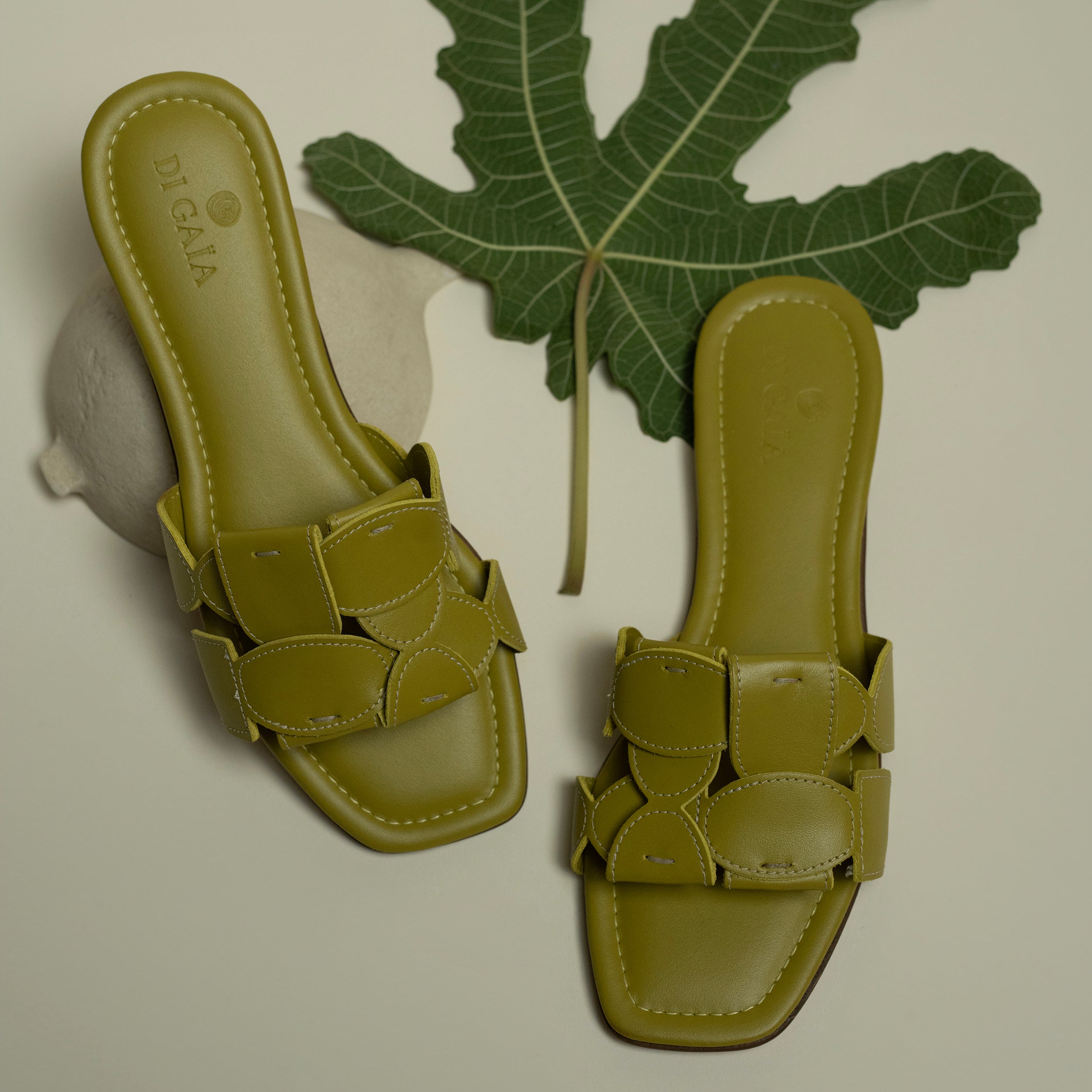 TOTEM LEATHER SANDALS